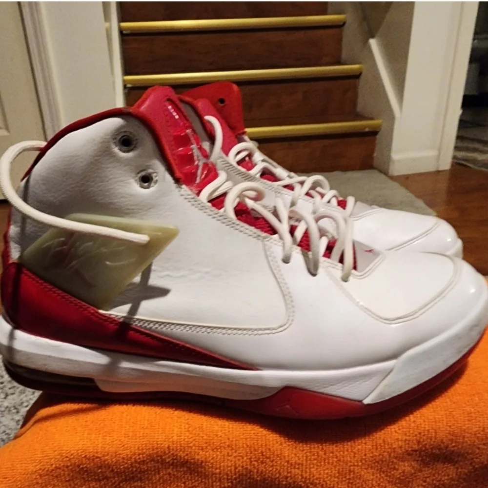 Air Jordan Flight White/Red Basketball Shoes Size 9.5 high-top sneakers in white